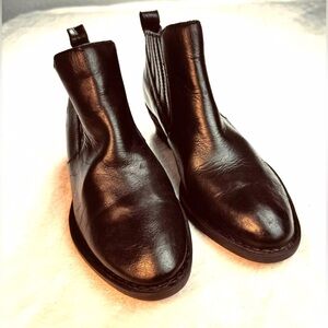 BORN Black Leather Ankle Bootie Boots 7